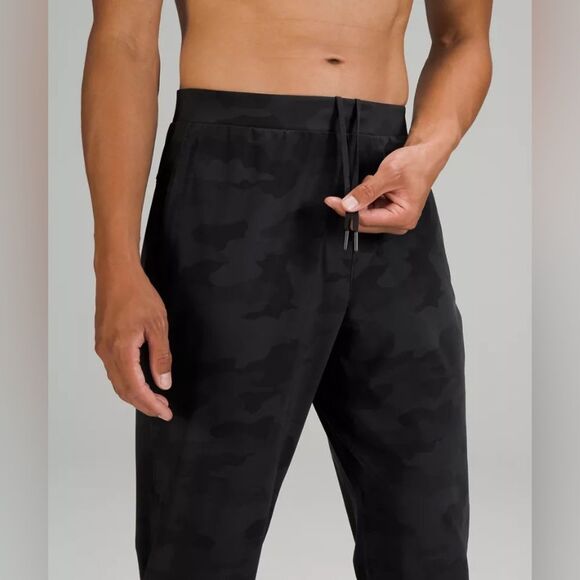 Lululemon - Men’s Black Camo Surge Pants - Picture 3 of 8